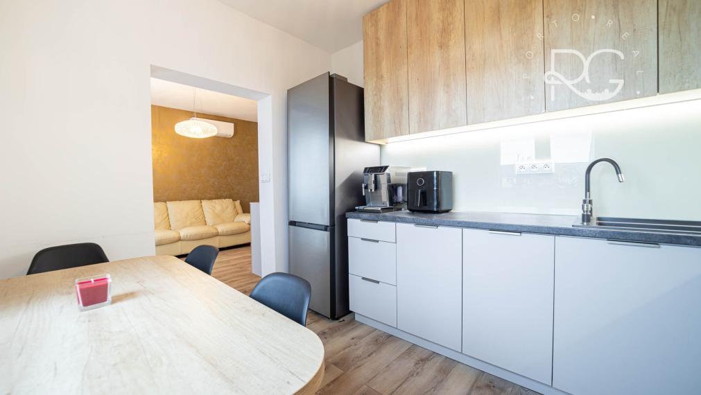 Pekný kompletne zrekonštruovaný a zariadený 2 izb byt 20 min.od BA