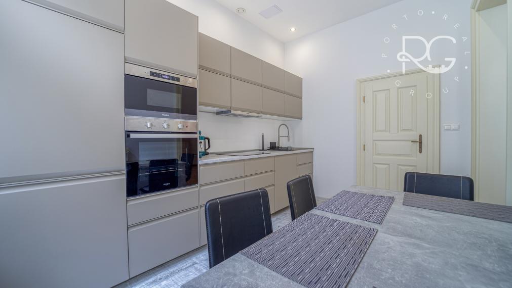 Krásny staromestský kompletne zariadený 2izb byt na Palisádoch na prenájom