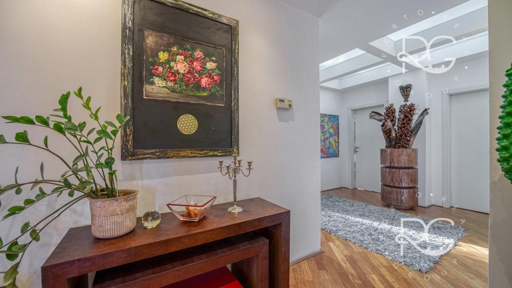 Pôsobivý staromestský byt s veľkou terasou s krásnym výhľadom