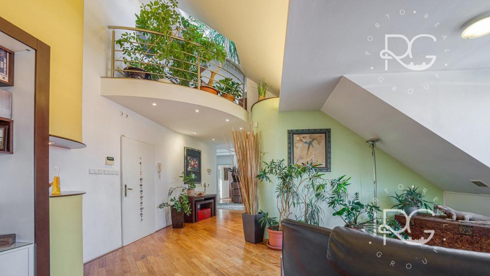 Pôsobivý staromestský byt s veľkou terasou s krásnym výhľadom