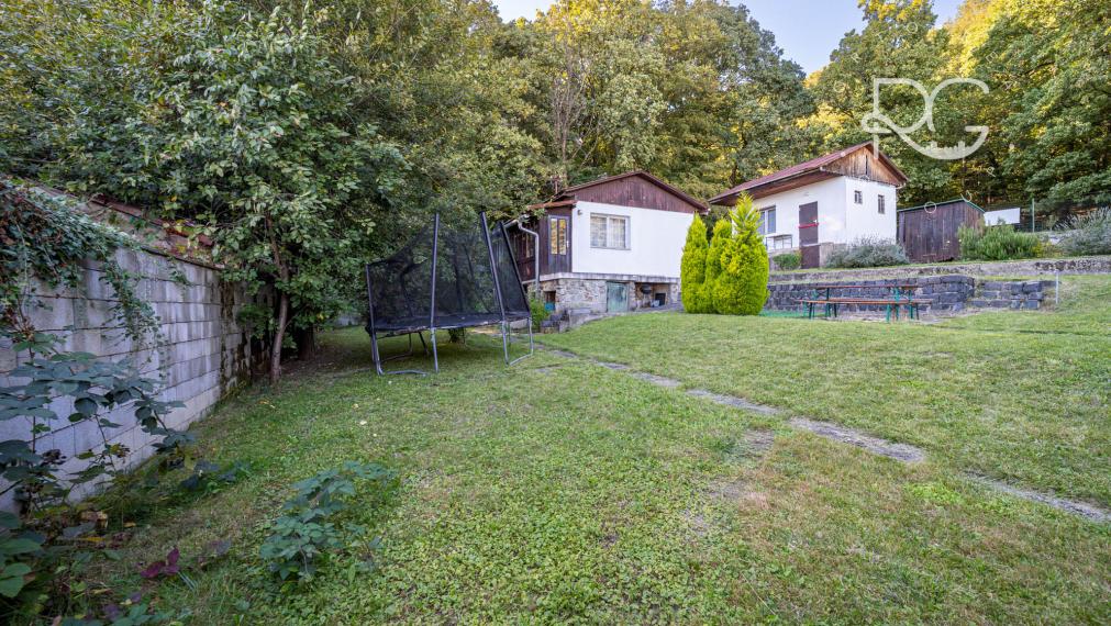 Pozemok s rekreačnou chatou a krásnym výhľadom v lukratívnej časti Bratislava III - AHOJ