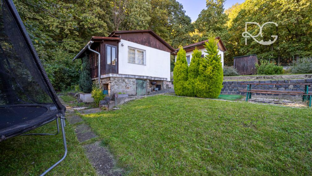 Pozemok s rekreačnou chatou a krásnym výhľadom v lukratívnej časti Bratislava III - AHOJ