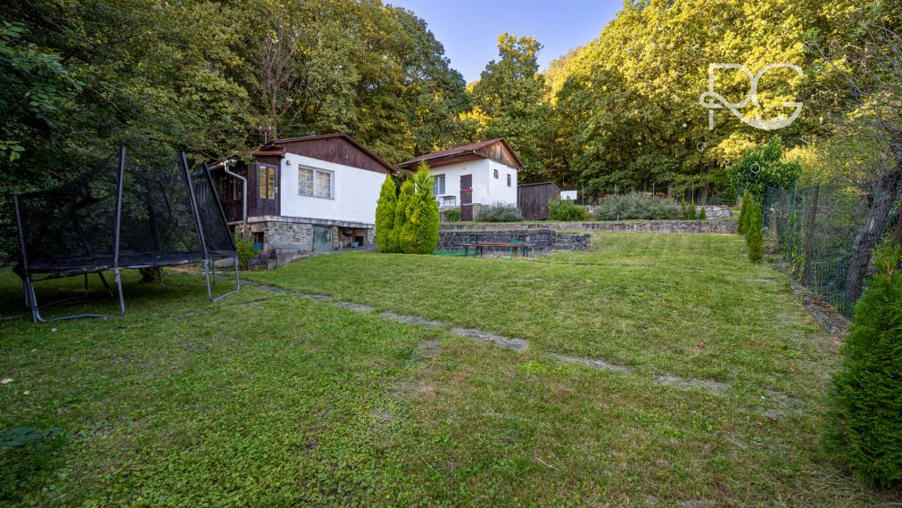 Pozemok s rekreačnou chatou a krásnym výhľadom v lukratívnej časti Bratislava III - AHOJ