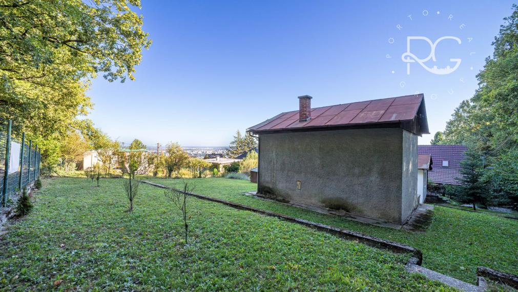 2 pozemky pri lese a krásnym výhľadom v lukratívnej časti Bratislava III - AHOJ