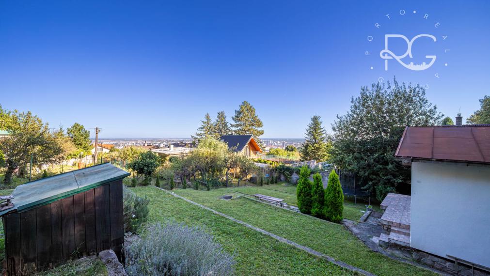 2 pozemky pri lese a krásnym výhľadom v lukratívnej časti Bratislava III - AHOJ