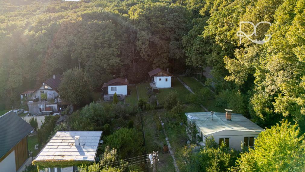 2 pozemky pri lese a krásnym výhľadom v lukratívnej časti Bratislava III - AHOJ