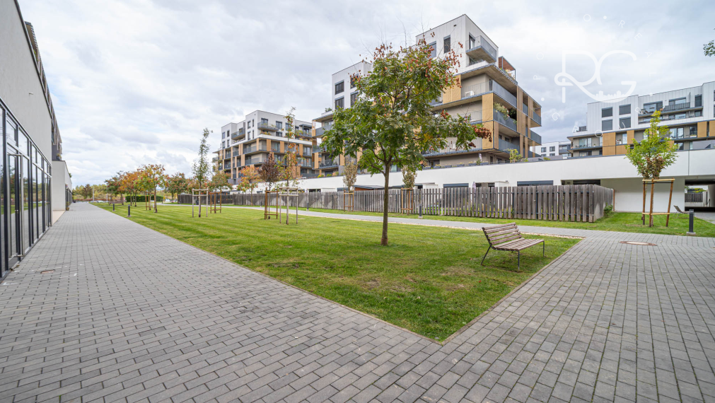 Garážové státie v lokalite Slnečnice-Viladomy na Fialovej ulici na predaj