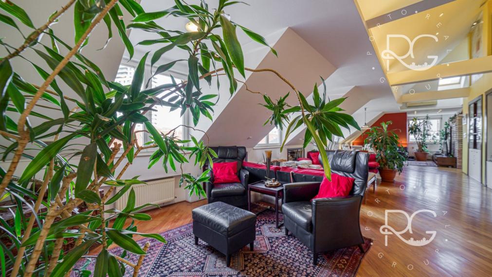 Charizmatický staromestský byt 216 m2 s 30 m2 terasou s krásnym výhľadom