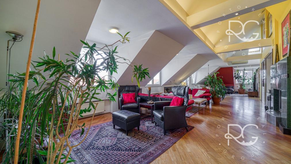 Charizmatický staromestský byt 216 m2 s 30 m2 terasou s krásnym výhľadom