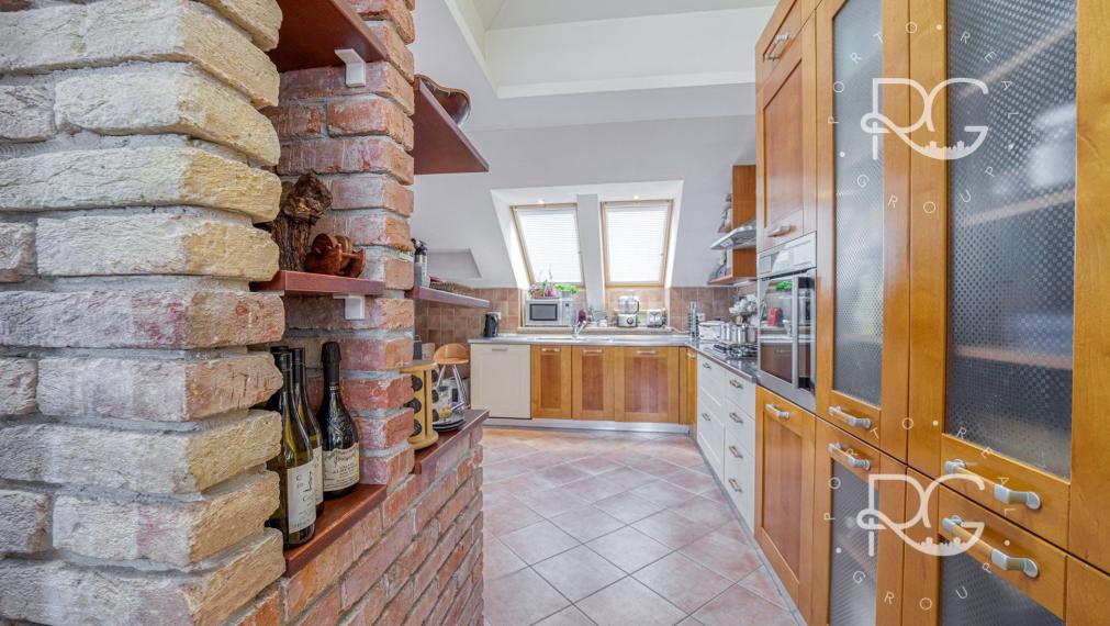 Charizmatický staromestský byt 216 m2 s 30 m2 terasou s krásnym výhľadom