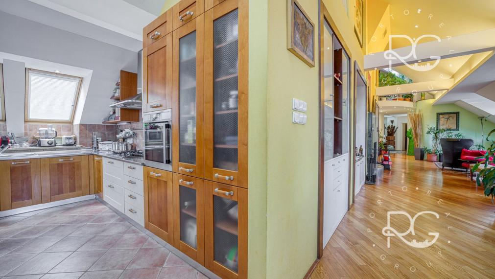 Charizmatický staromestský byt 216 m2 s 30 m2 terasou s krásnym výhľadom