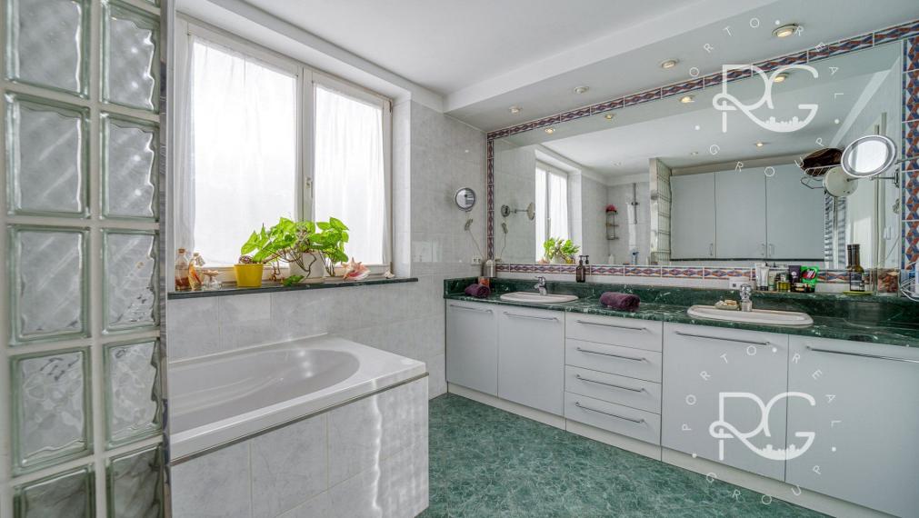 Charizmatický staromestský byt 216 m2 s 30 m2 terasou s krásnym výhľadom