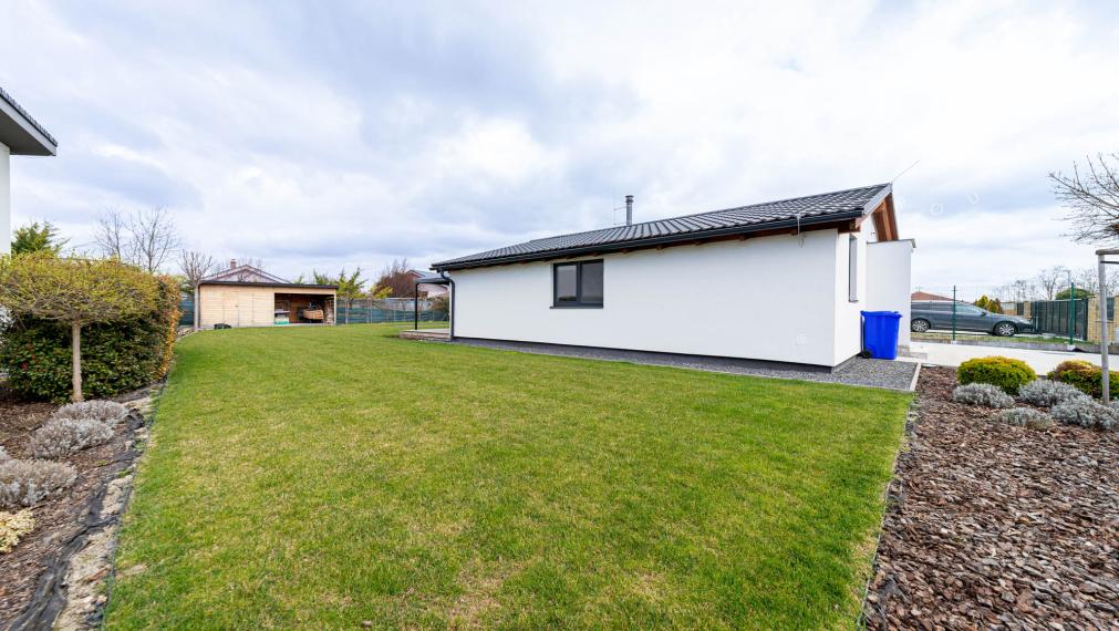 Moderný zariadený 4izb bungalov na 7árovom pozemku 20 min.od BA