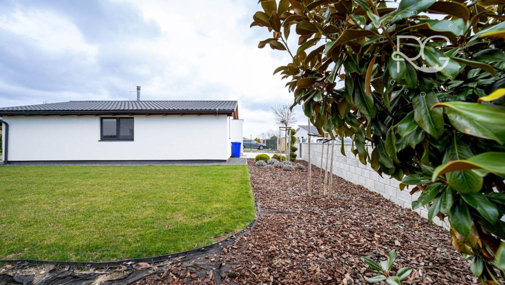 Moderný zariadený 4izb bungalov na 7árovom pozemku 20 min.od BA