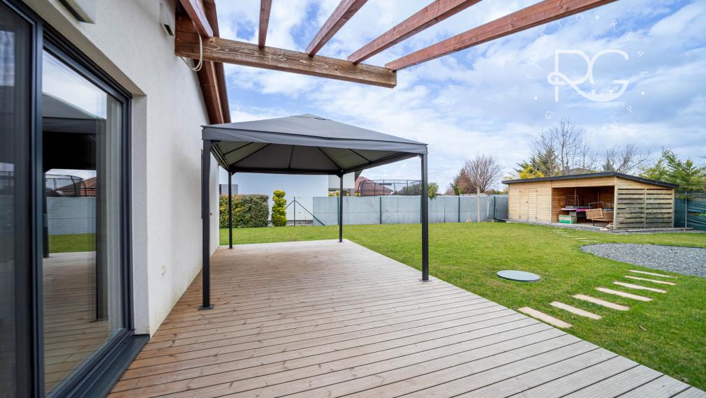 Moderný zariadený 4izb bungalov na 7árovom pozemku 20 min.od BA