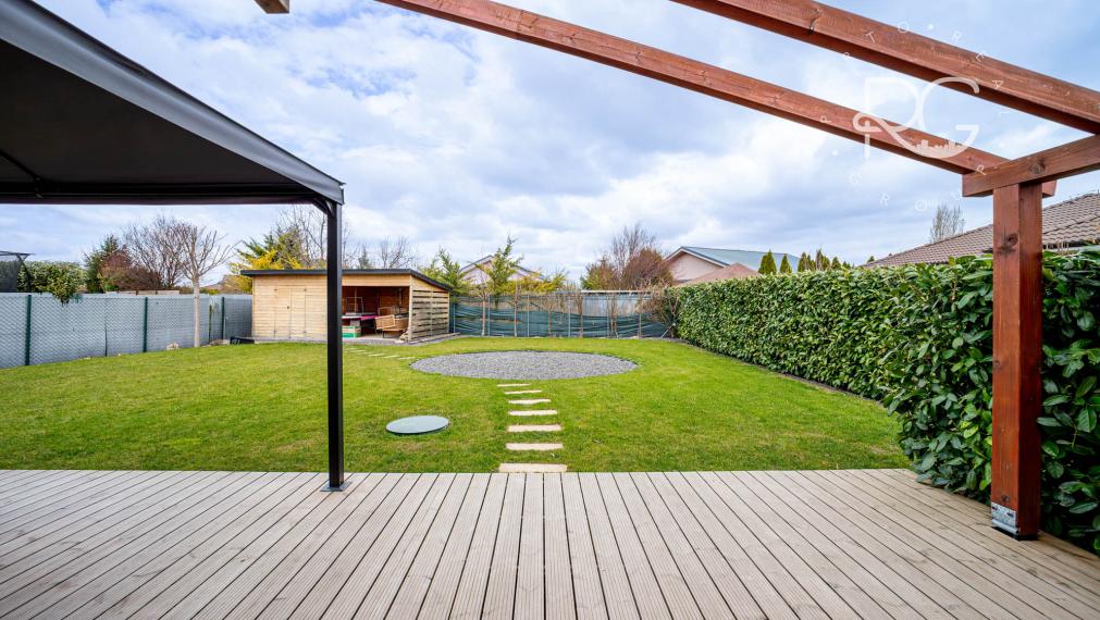 Moderný zariadený 4izb bungalov na 7árovom pozemku 20 min.od BA