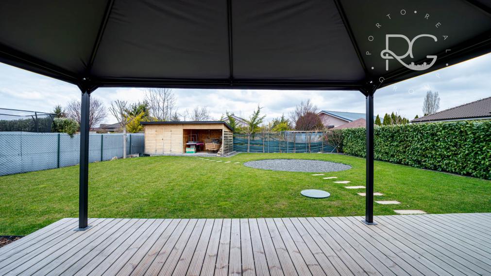 Moderný zariadený 4izb bungalov na 7árovom pozemku 20 min.od BA