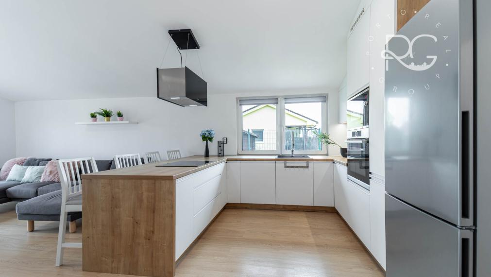 Moderný zariadený 4izb bungalov na 7árovom pozemku 20 min.od BA