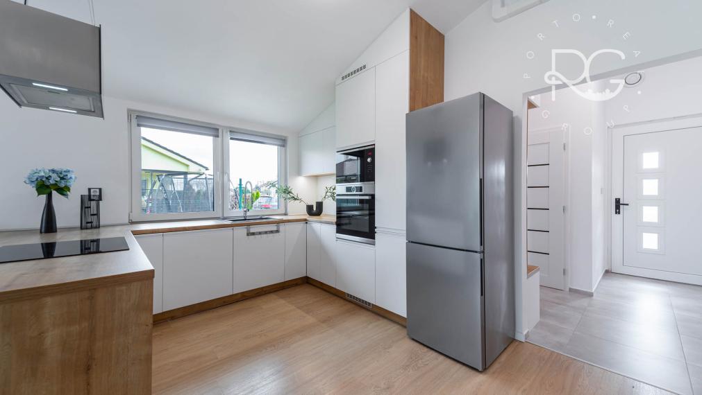 Moderný zariadený 4izb bungalov na 7árovom pozemku 20 min.od BA