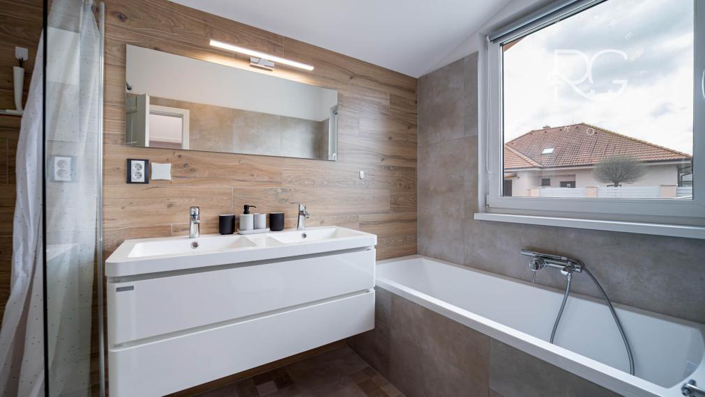 Moderný zariadený 4izb bungalov na 7árovom pozemku 20 min.od BA