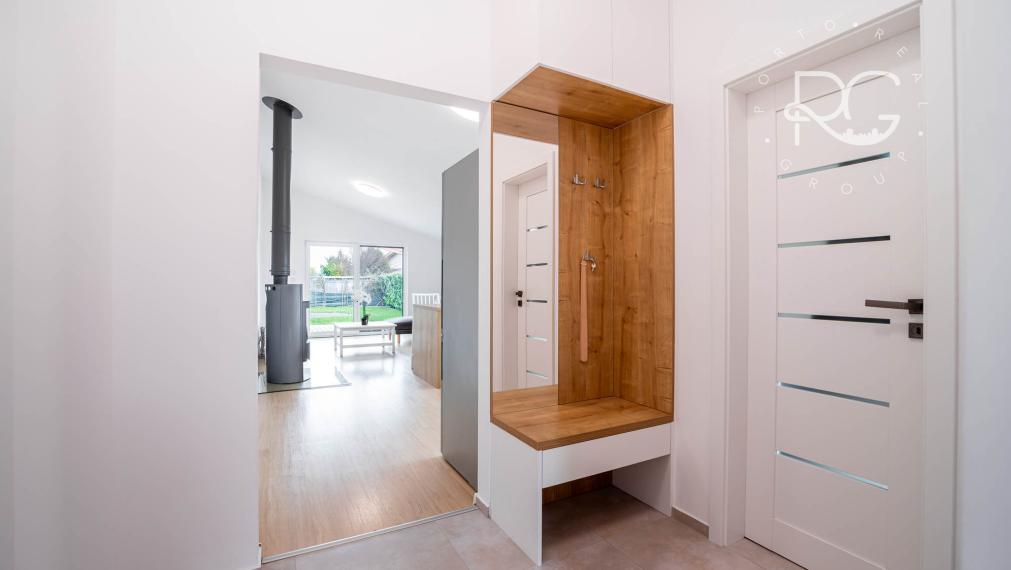 Moderný zariadený 4izb bungalov na 7árovom pozemku 20 min.od BA