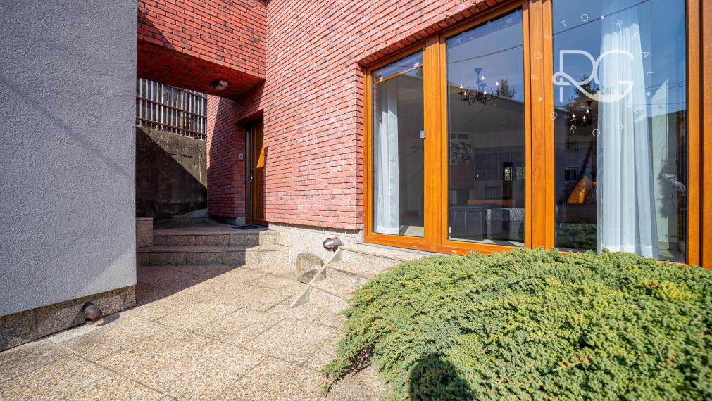 Priestranný 5-izbový RD s terasami a záhradou na Kolibe, ul. Bellova