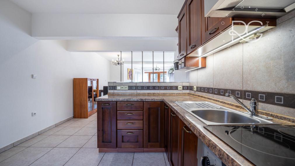 Priestranný 5-izbový RD s terasami a záhradou na Kolibe, ul. Bellova