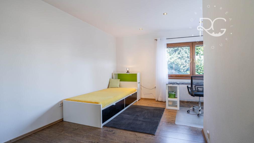 Priestranný 5-izbový RD s terasami a záhradou na Kolibe, ul. Bellova