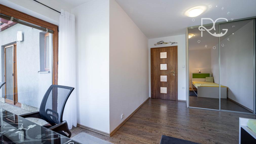 Priestranný 5-izbový RD s terasami a záhradou na Kolibe, ul. Bellova