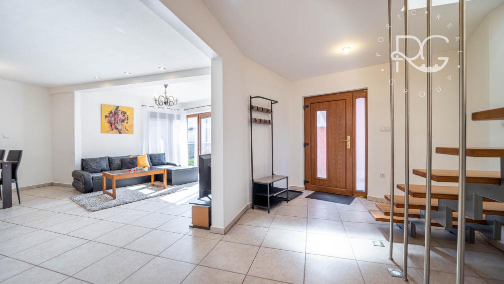 Priestranný 5-izbový RD s terasami a záhradou na Kolibe, ul. Bellova