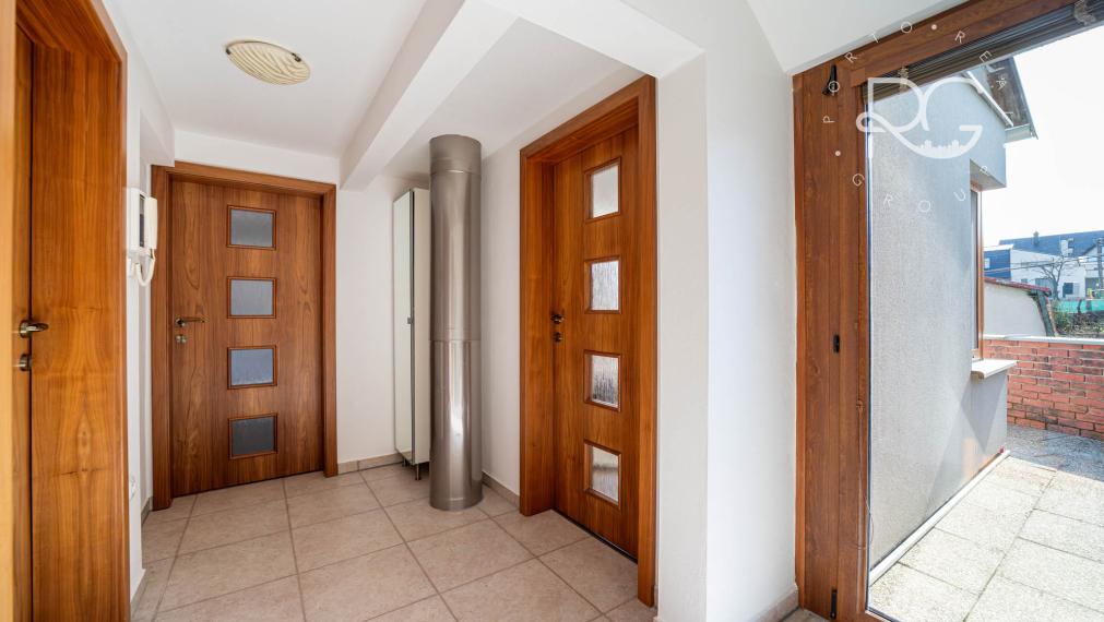 Priestranný 5-izbový RD s terasami a záhradou na Kolibe, ul. Bellova