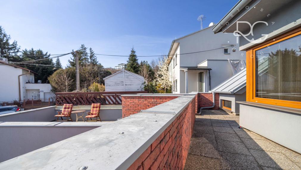 Priestranný 5-izbový RD s terasami a záhradou na Kolibe, ul. Bellova