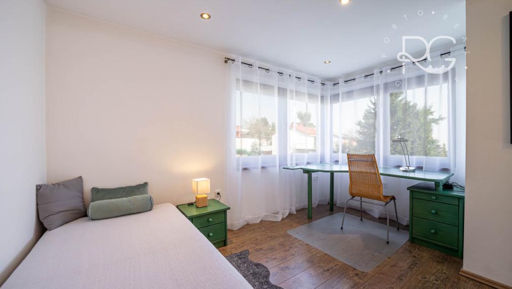 Priestranný 5-izbový RD s terasami a záhradou na Kolibe, ul. Bellova