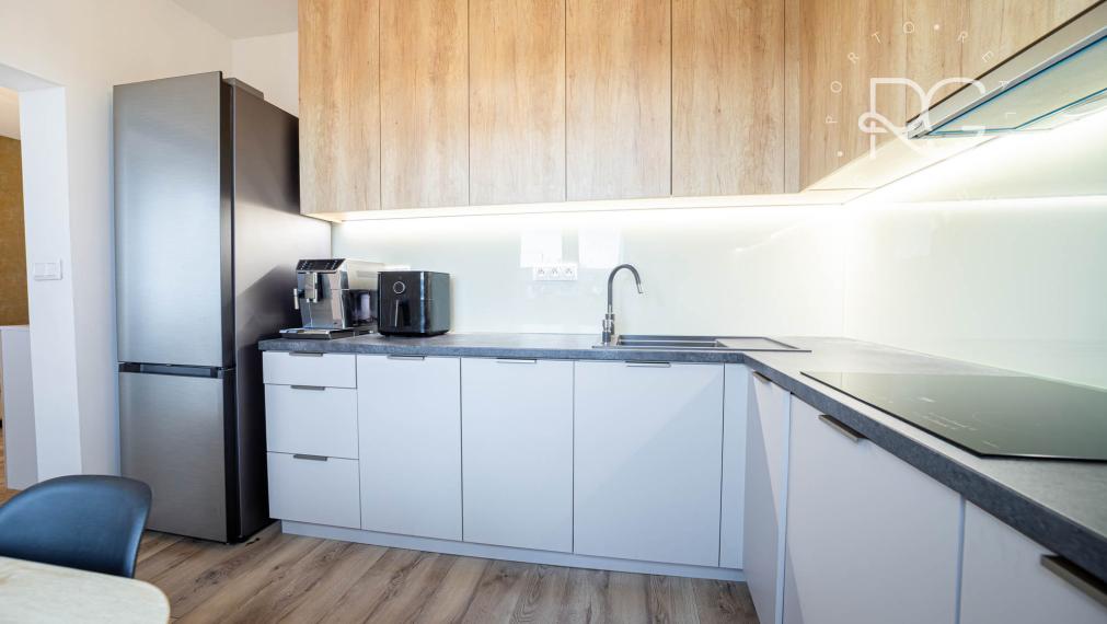 Pekný kompletne zrekonštruovaný a zariadený 2 izb byt 20 min.od BA