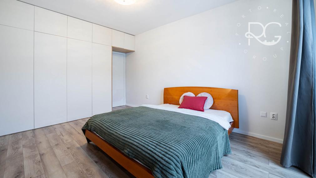 Pekný kompletne zrekonštruovaný a zariadený 2 izb byt 20 min.od BA