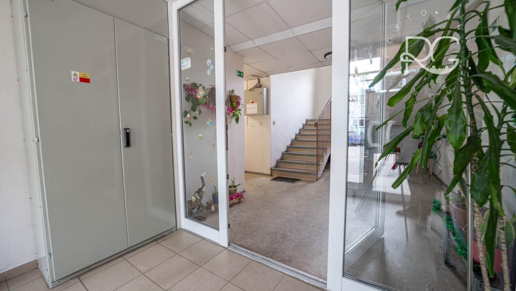 Pekný kompletne zrekonštruovaný a zariadený 2 izb byt 20 min.od BA