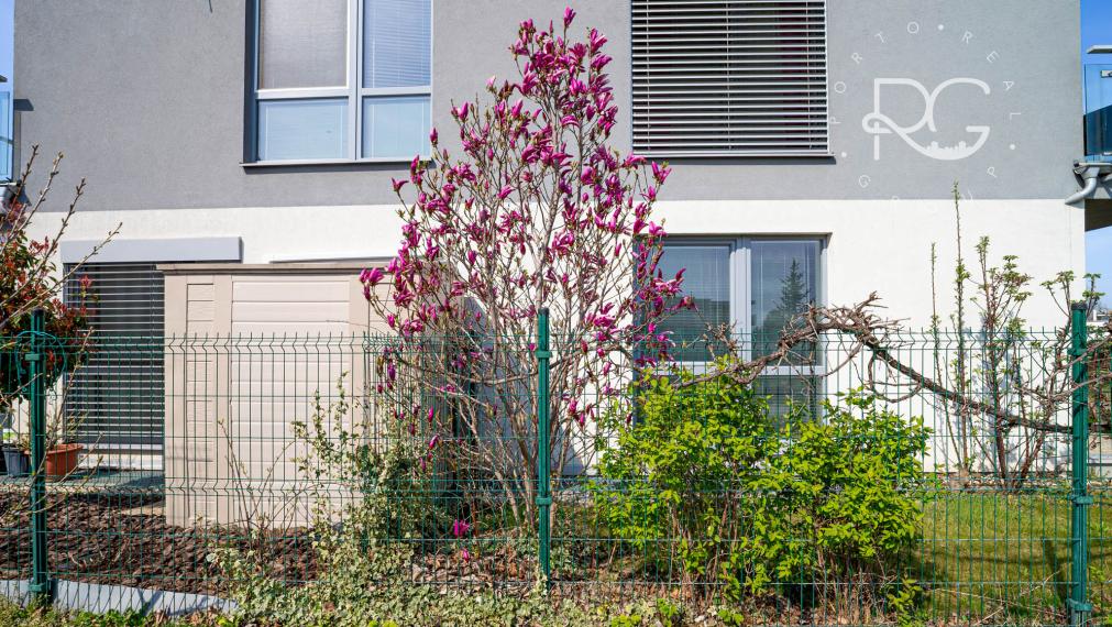 Moderný zariadený 3 izb byt s loggiou, pivnicou a parkovaním 20 min.od BA v krásnej lokalite