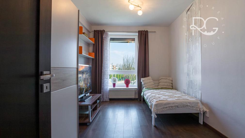 Moderný zariadený 3 izb byt s loggiou, pivnicou a parkovaním 20 min.od BA v krásnej lokalite