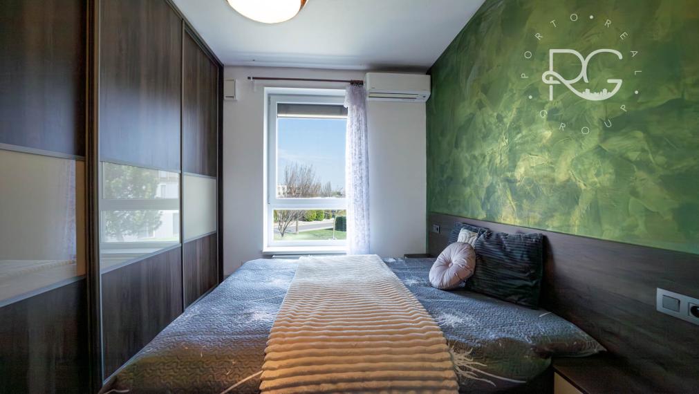 Moderný zariadený 3 izb byt s loggiou, pivnicou a parkovaním 20 min.od BA v krásnej lokalite