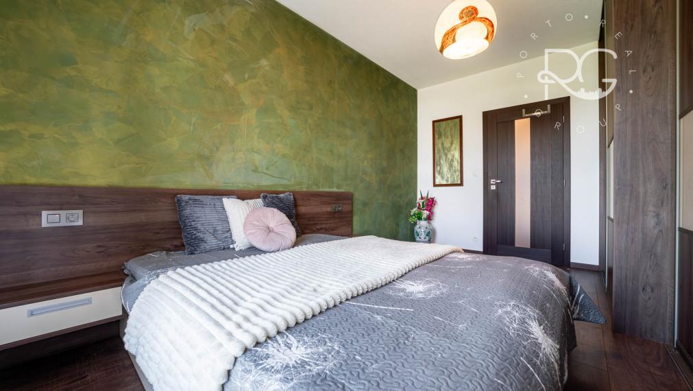 Moderný zariadený 3 izb byt s loggiou, pivnicou a parkovaním 20 min.od BA v krásnej lokalite