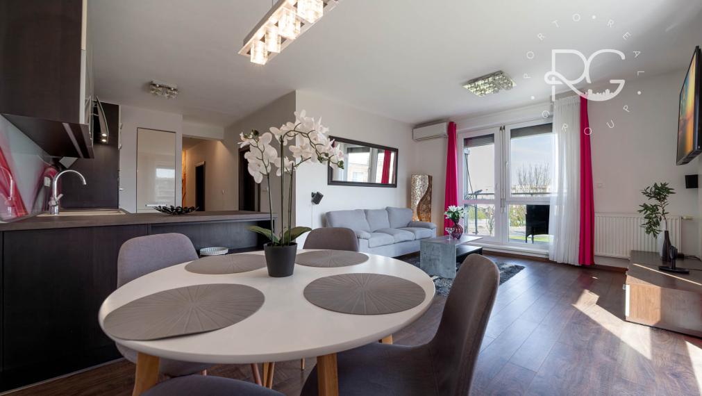 Moderný zariadený 3 izb byt s loggiou, pivnicou a parkovaním 20 min.od BA v krásnej lokalite