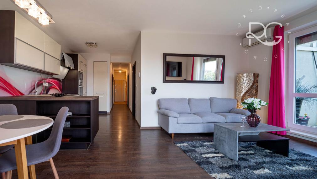 Moderný zariadený 3 izb byt s loggiou, pivnicou a parkovaním 20 min.od BA v krásnej lokalite