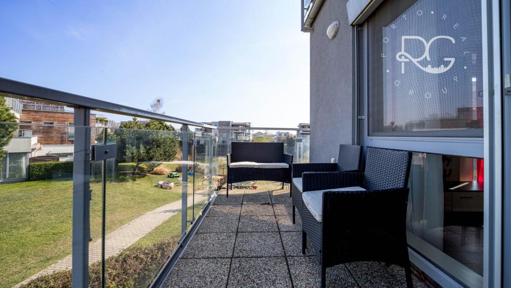 Moderný zariadený 3 izb byt s loggiou, pivnicou a parkovaním 20 min.od BA v krásnej lokalite