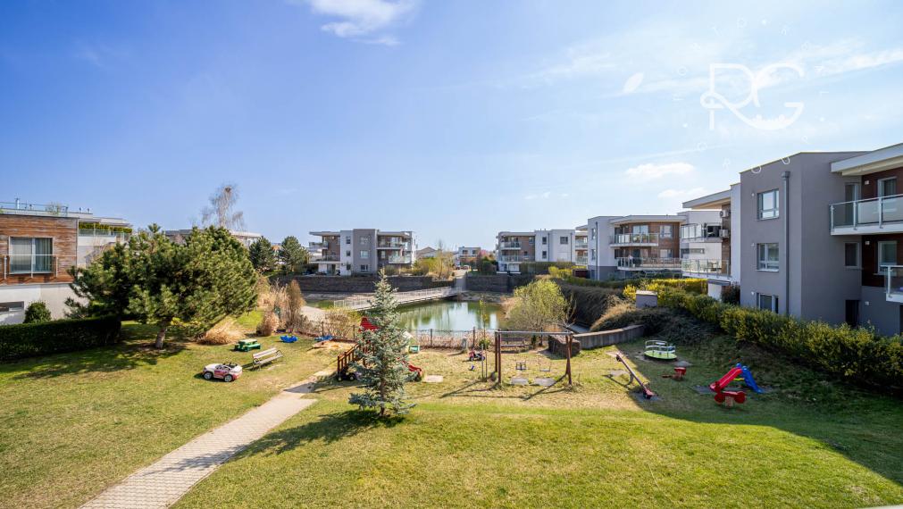 Moderný zariadený 3 izb byt s loggiou, pivnicou a parkovaním 20 min.od BA v krásnej lokalite