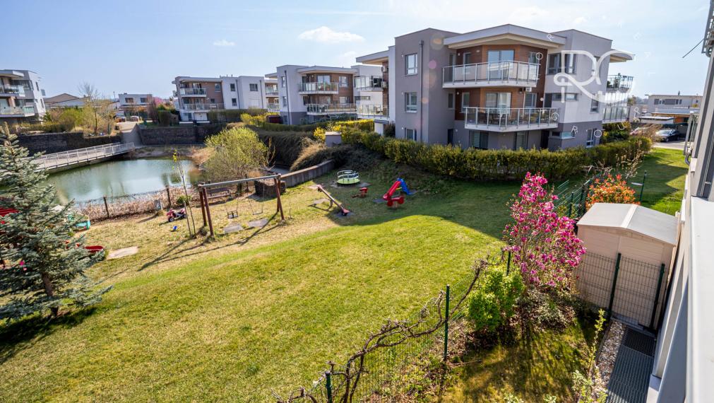 Moderný zariadený 3 izb byt s loggiou, pivnicou a parkovaním 20 min.od BA v krásnej lokalite