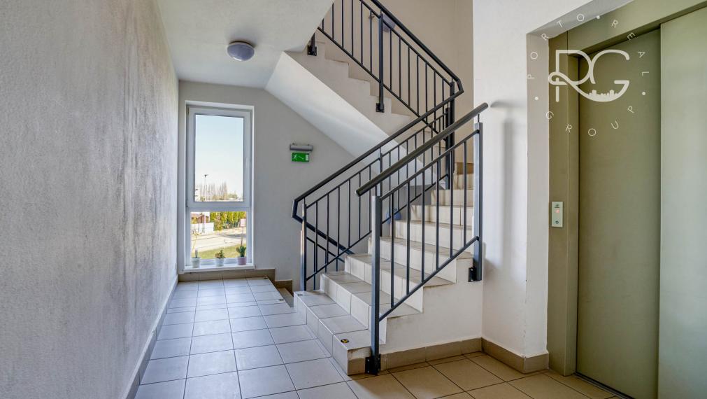 Moderný zariadený 3 izb byt s loggiou, pivnicou a parkovaním 20 min.od BA v krásnej lokalite