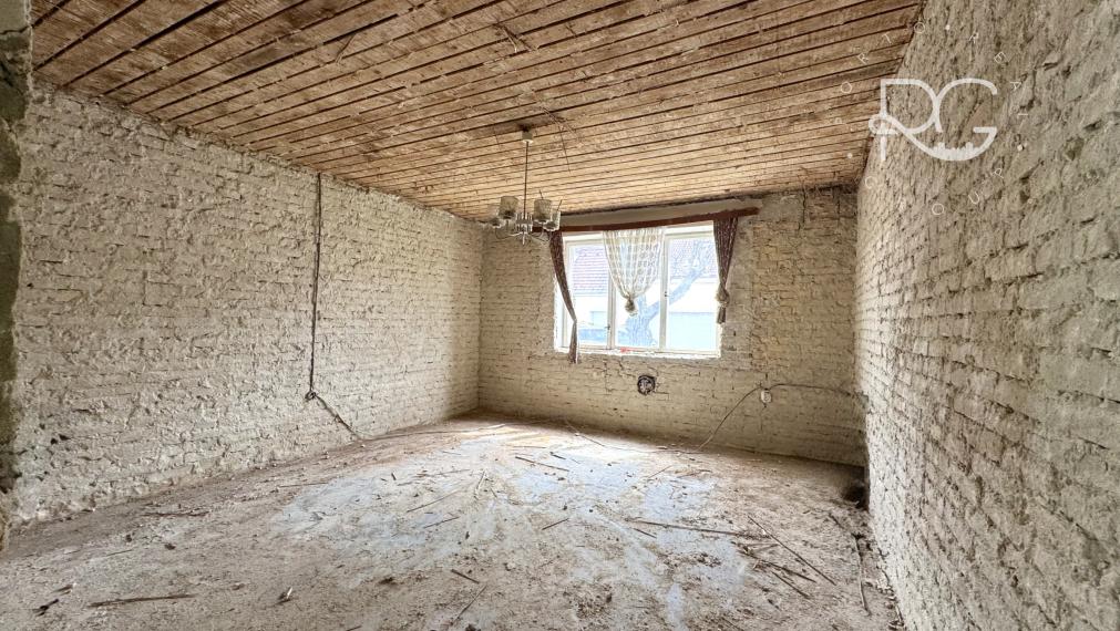 Rodinný dom na kompletnú rekonštrukciu - výborná lokalita Vajnory