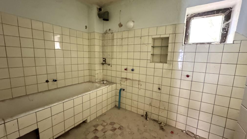 Rodinný dom na kompletnú rekonštrukciu - výborná lokalita Vajnory