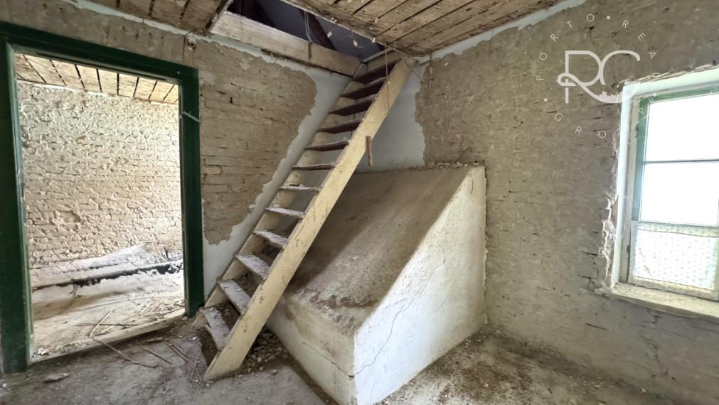 Rodinný dom na kompletnú rekonštrukciu - výborná lokalita Vajnory