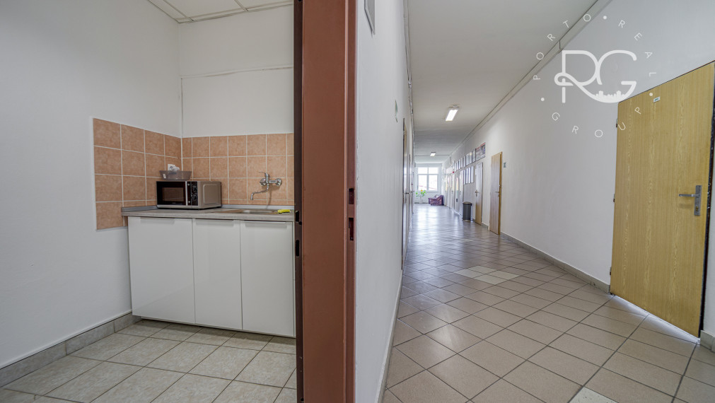 Na prenájom kancelária 19,60 m2 Wolkrova, Bratislava V – Petržalka